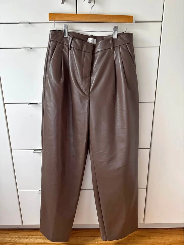 Aritzia Wilfred Effortless Vegan Leather Pant – Size 10