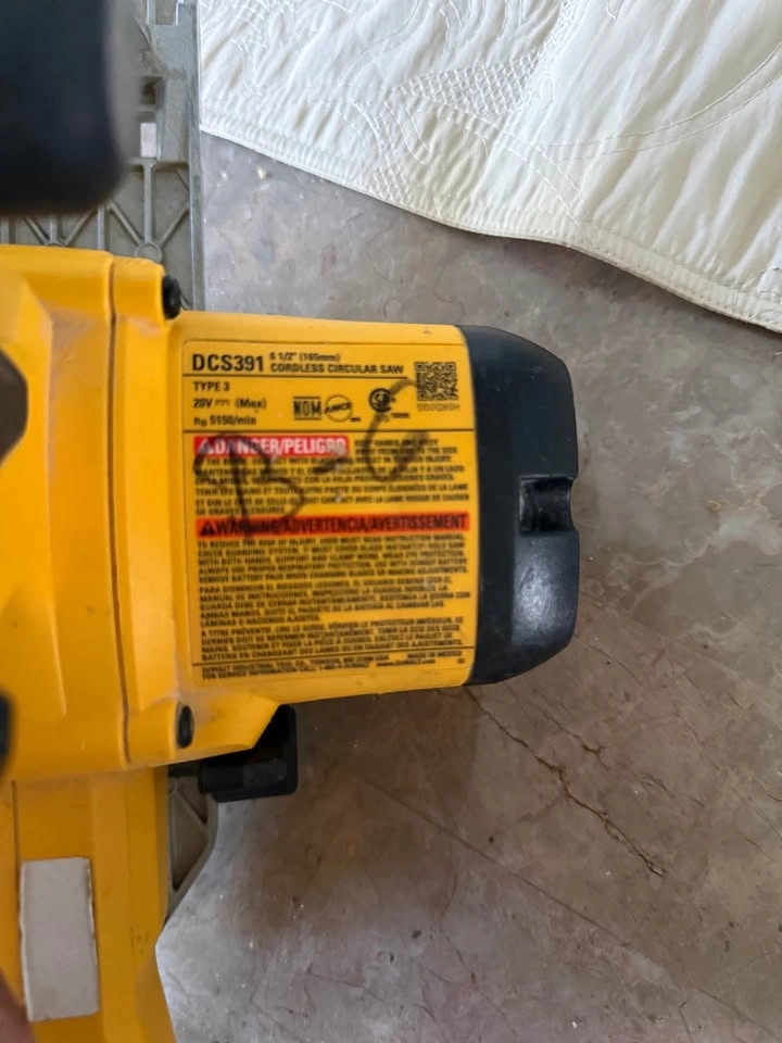 DEWALT 20V MAX Lithium-Ion Cordless 6.5 inch Circular Saw - photo 5