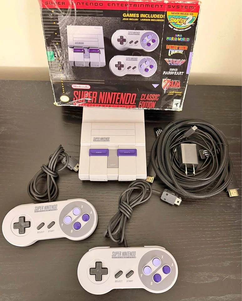 Nintendo SNES Classic Edition Mini Console 2 Controllers Box