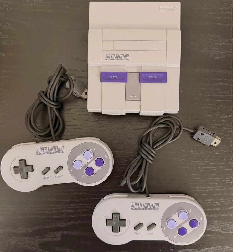 Nintendo SNES Classic Edition Mini Console 2 Controllers Box - photo 2