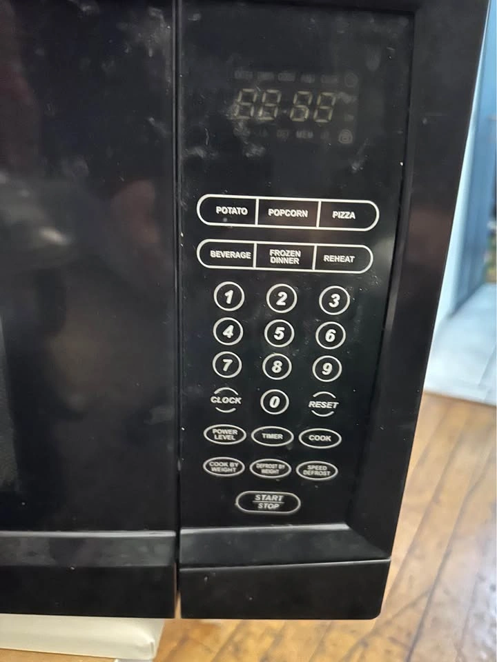 Danby Countertop Microwave 1000W Black 1.1 Cubic feet - photo 2