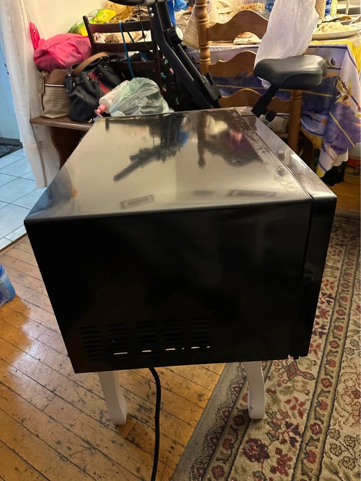 Danby Countertop Microwave 1000W Black 1.1 Cubic feet - photo 3
