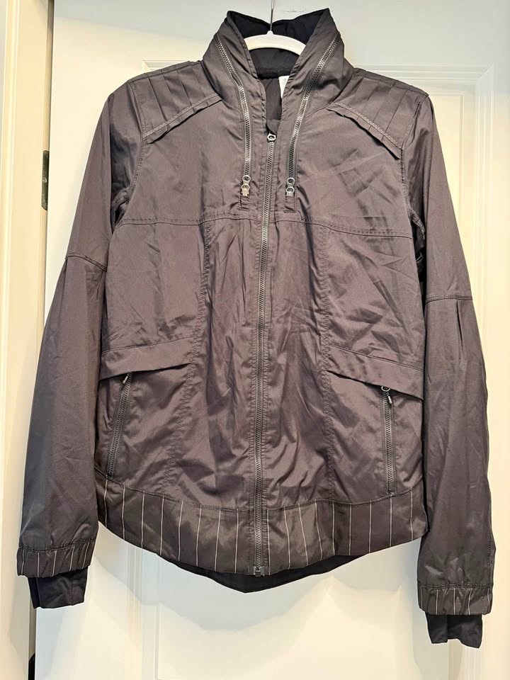 Women’s lightweight Lululemon jacket