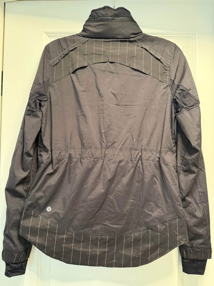 Women’s lightweight Lululemon jacket - photo 2