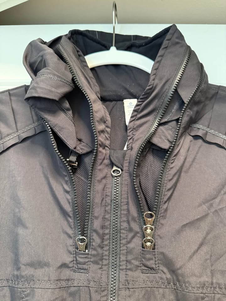 Women’s lightweight Lululemon jacket - photo 4