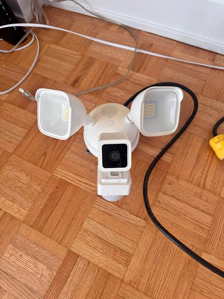 Wyze Camera Floodlight including electrical box connection