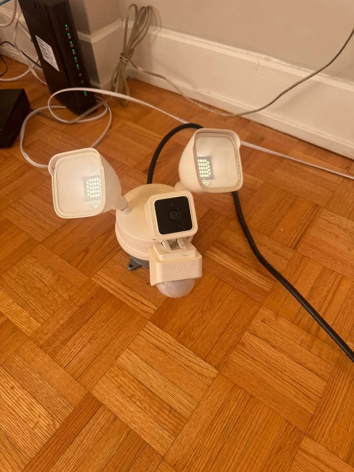 Wyze Camera Floodlight including electrical box connection - photo 3