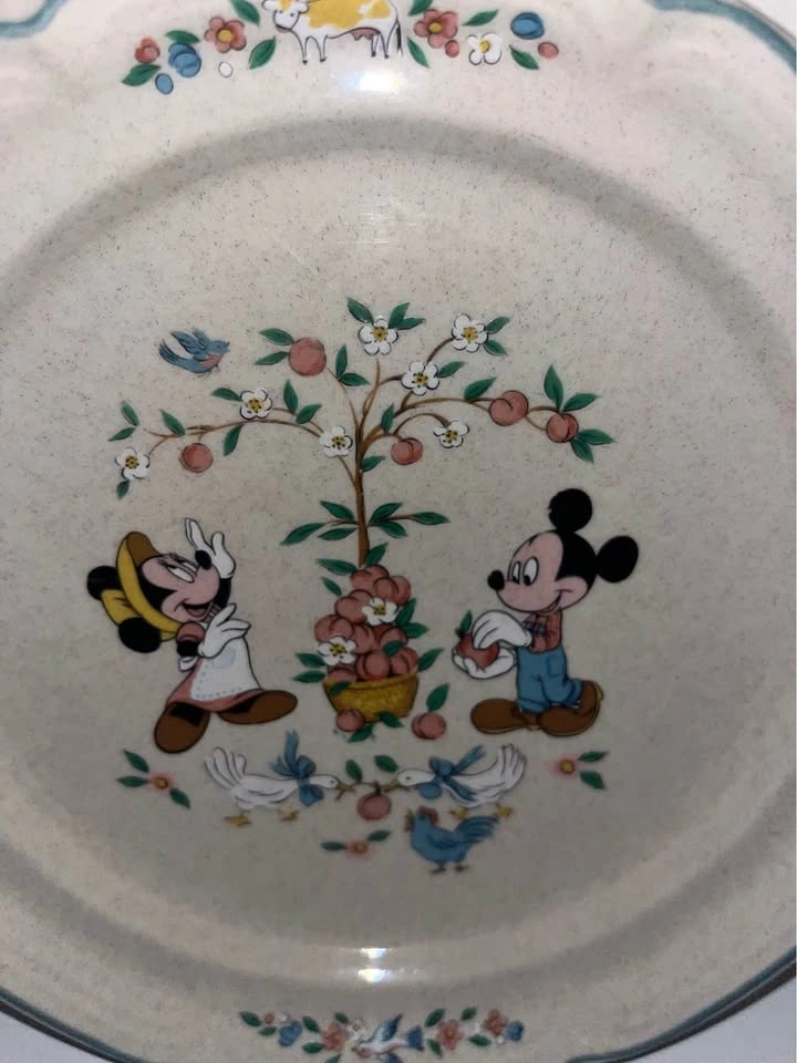Collectible Mickey Mouse International China Plate - photo 2