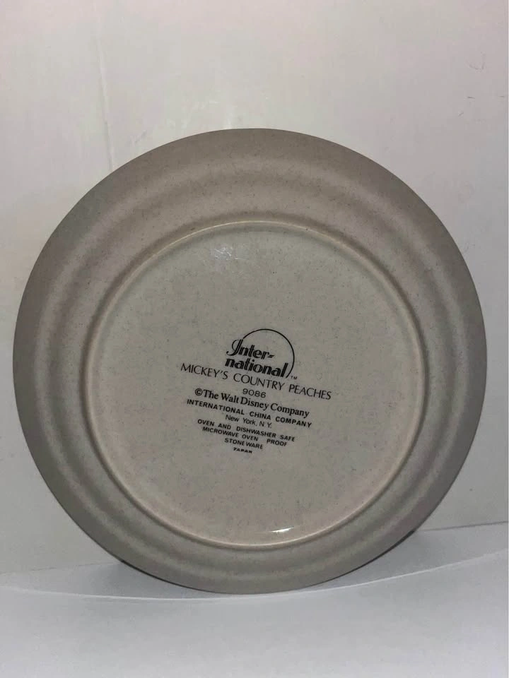 Collectible Mickey Mouse International China Plate - photo 3