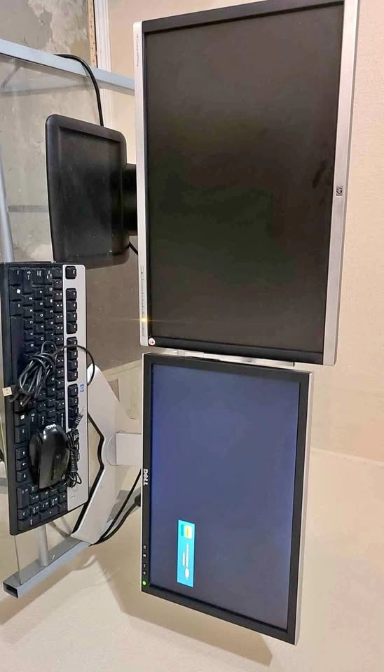 HP and Dell Dual Monitor Setup