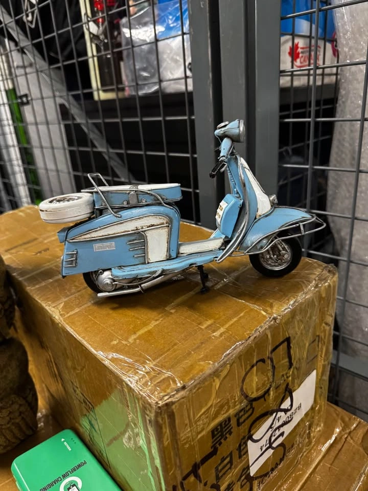 Vintage Metal Lambretta Scooter Model - photo 2