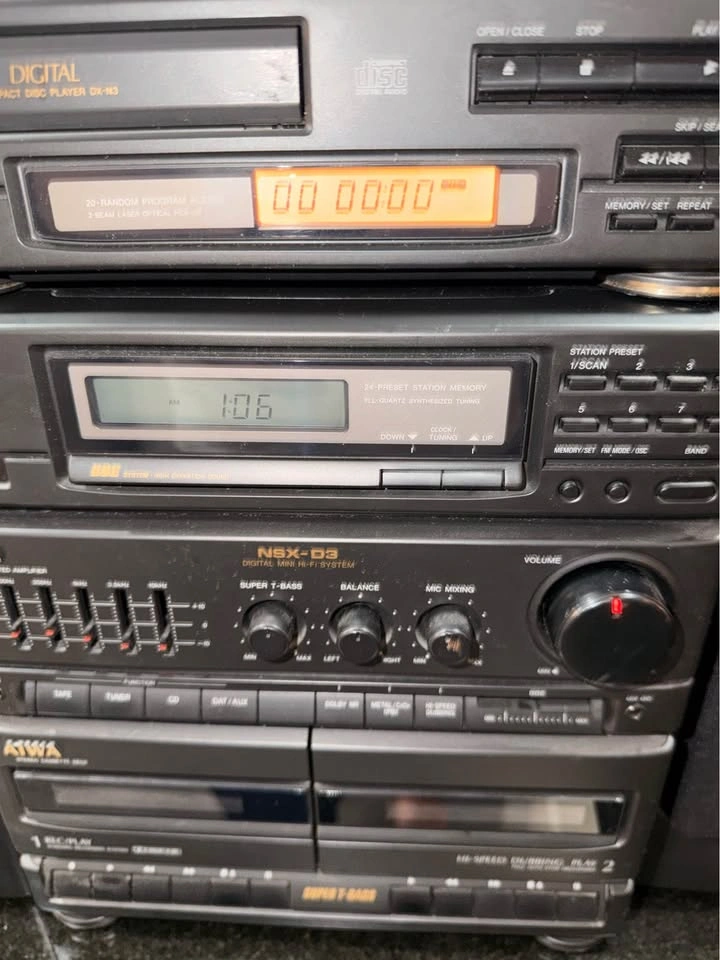Vintage 90s Aiwa NSX-D3 Bookshelf Stereo System - photo 2