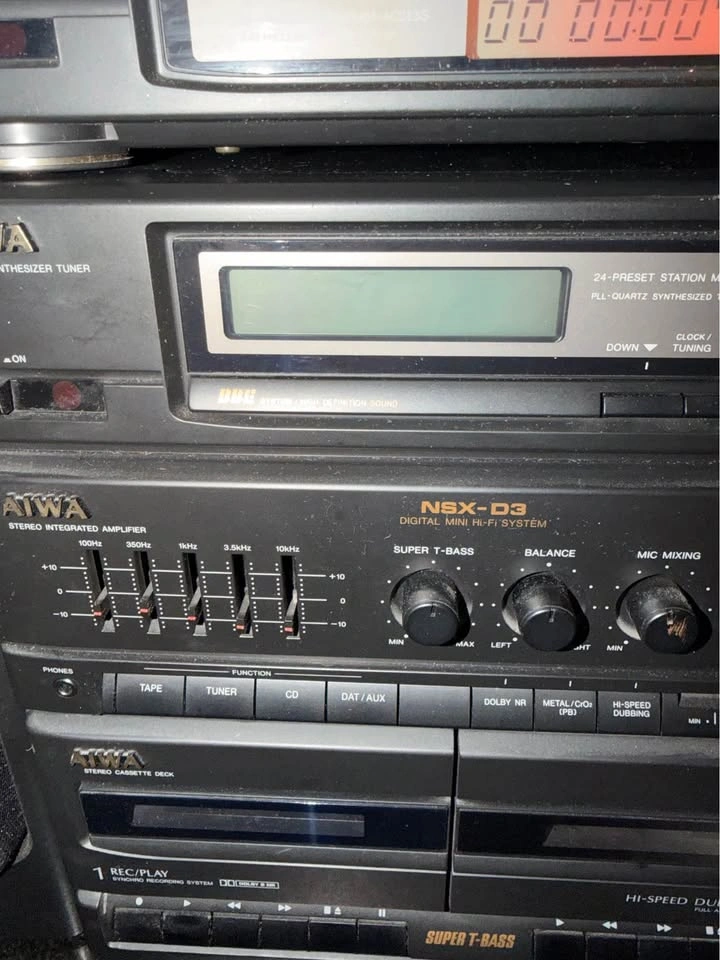 Vintage 90s Aiwa NSX-D3 Bookshelf Stereo System - photo 4