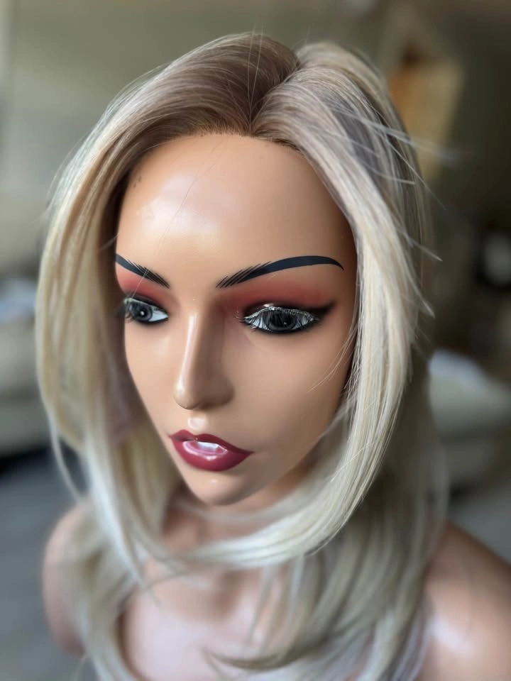 NEW Beautiful Blonde Wig For Woman - photo 3