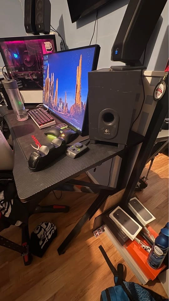 High Tier Gaming PC + Gaming Setup (Shoot me offers!) - photo 2