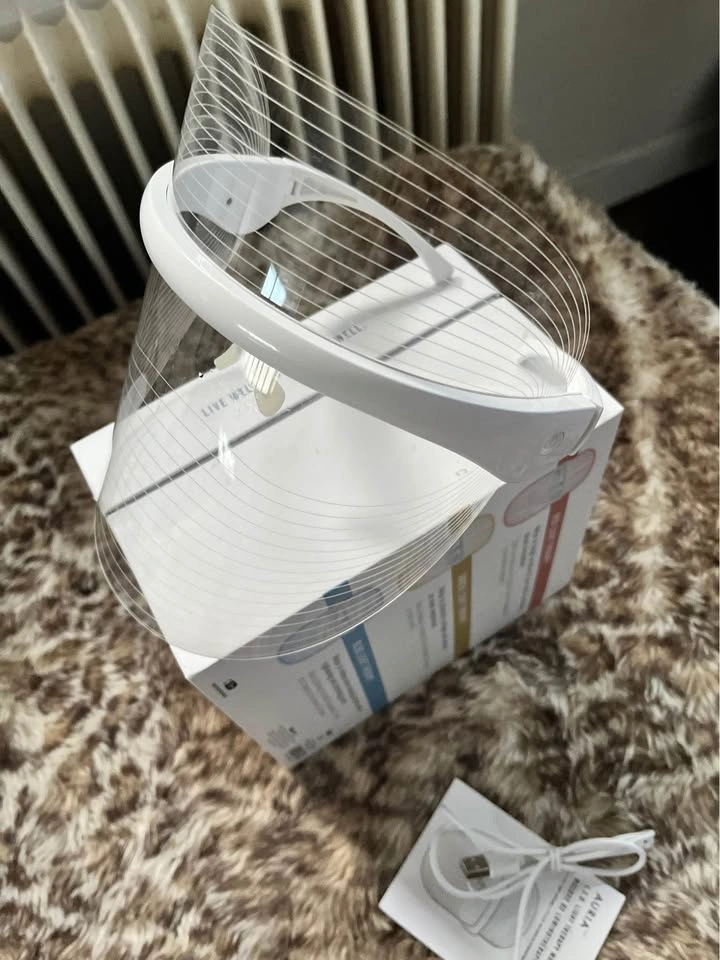 Auria LED face mask - photo 2