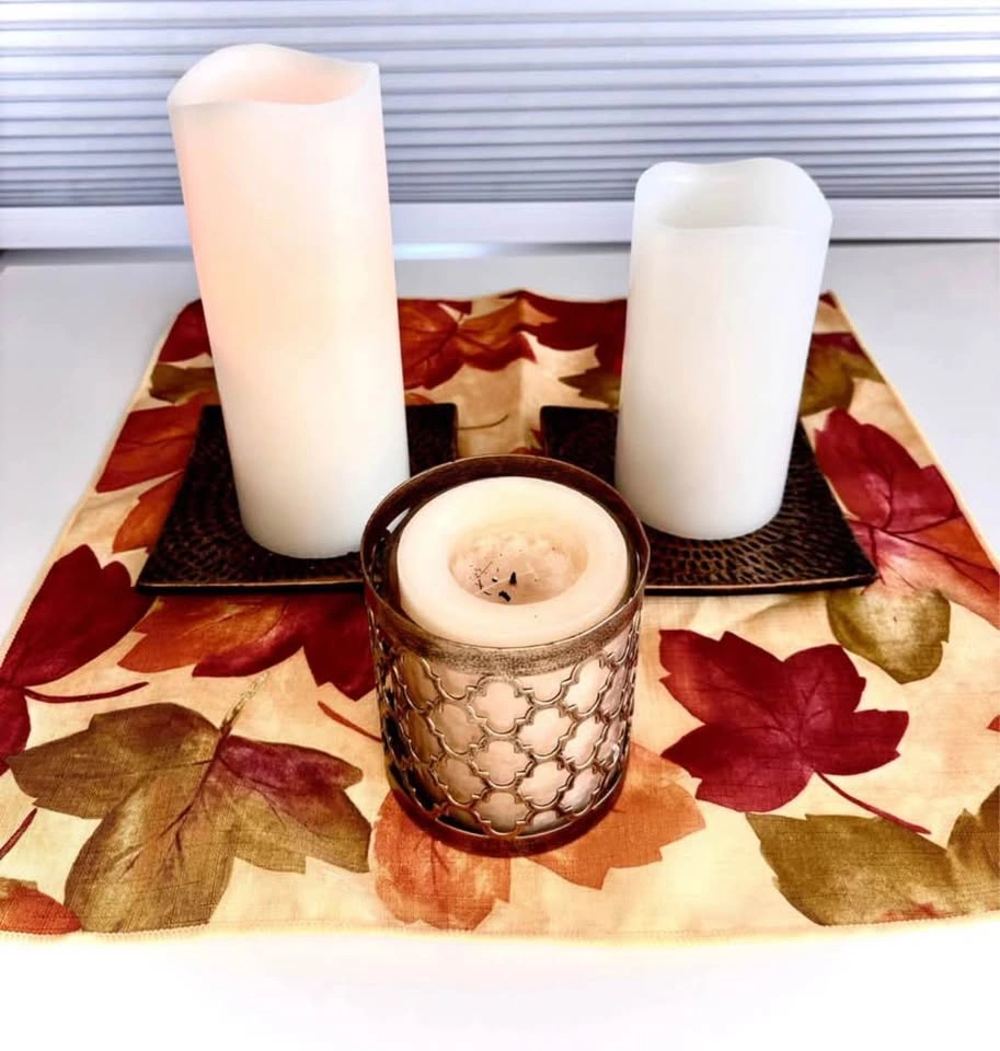 Assorted Christmas Decor Lot - photo 4
