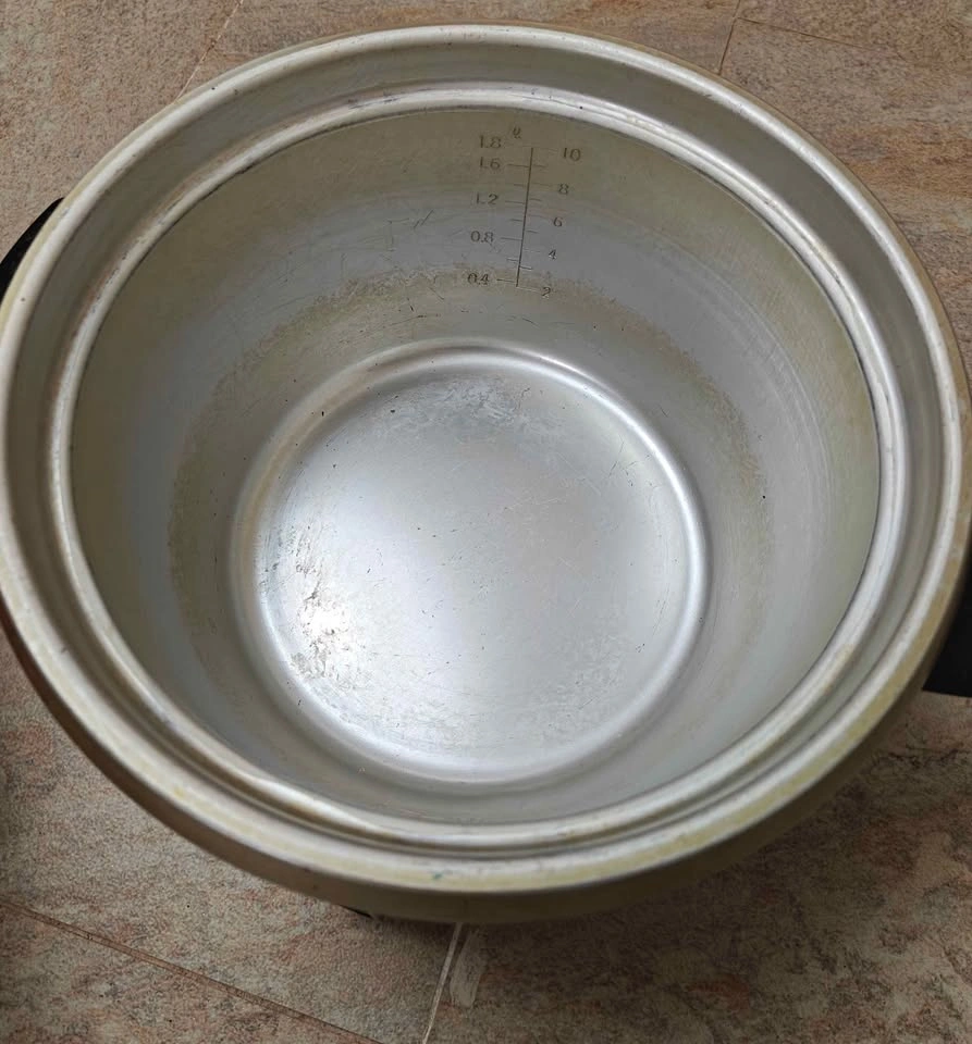 Vintage National (Panasonic) 10-Cup Rice Cooker SR-18FGH - photo 2