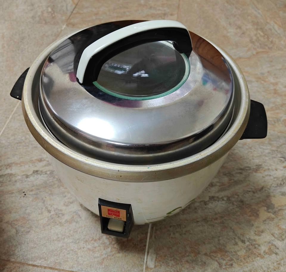 Vintage National (Panasonic) 10-Cup Rice Cooker SR-18FGH - photo 3