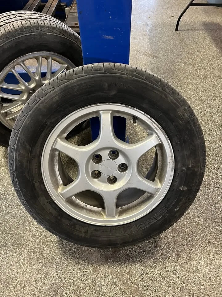 Full set of rims and tires image indicator(3)