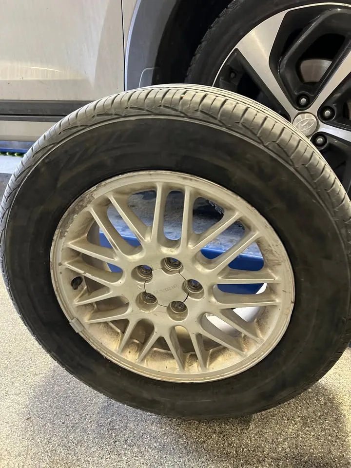 Full set of rims and tires image indicator(6)