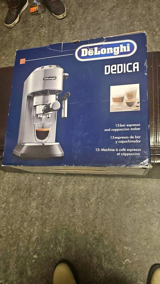 DeLonghi Dedica 15-bar Espresso and Cappuccino Maker