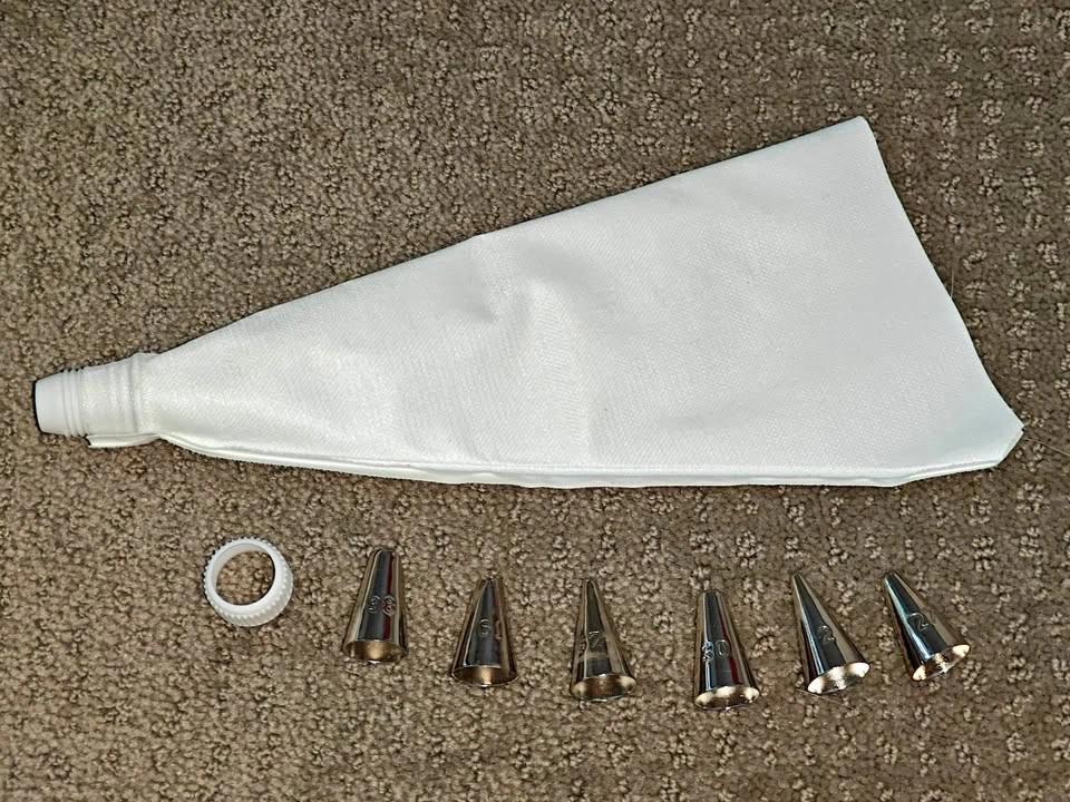 Reusable Cake Decorating Piping Bag Set – 6 Stainless Steel Tips
