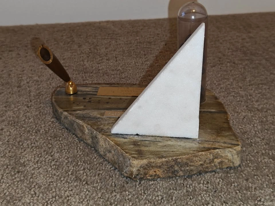 Labrador City Stone Desk Ornament Pen Holder Mining Memorabilia - photo 3