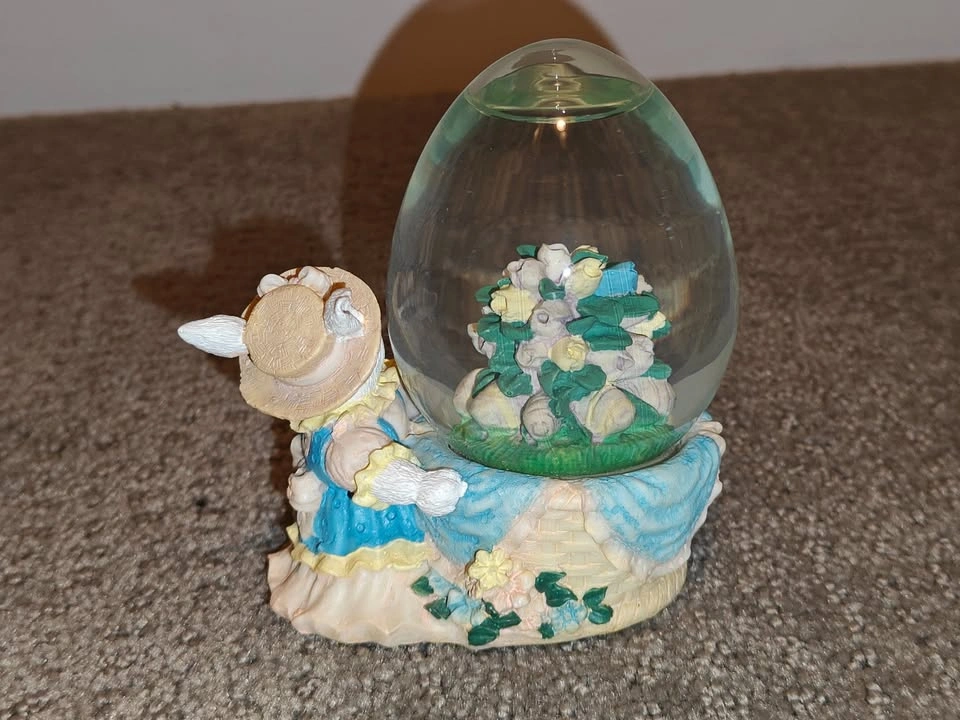 Easter Bunny Egg Water Globe / Snow Globe Decoration - photo 3