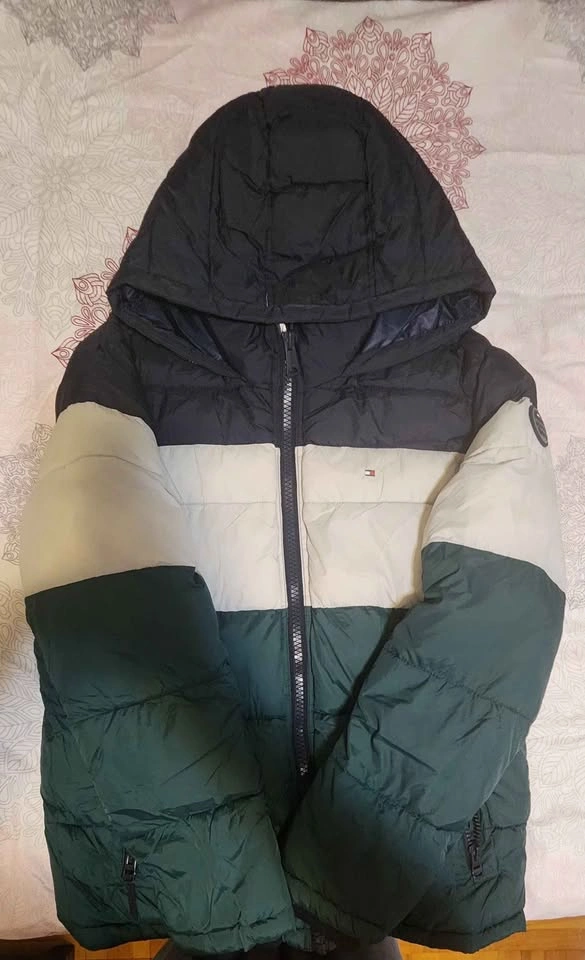 Tommy Hilfiger Colorblock Puffer Jacket with Hood – Size Medium - photo 3