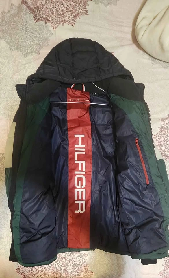 Tommy Hilfiger Colorblock Puffer Jacket with Hood – Size Medium - photo 4