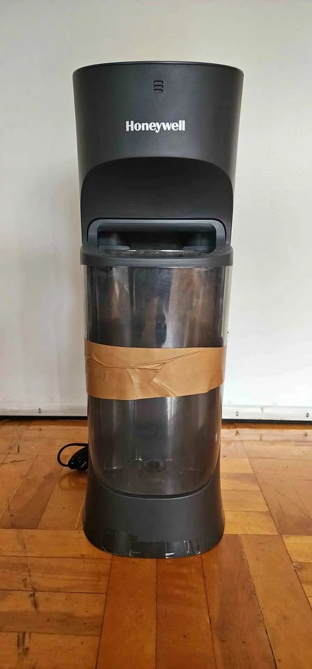 Honeywell Cool Moisture Tower Humidifier + 3 New Filters