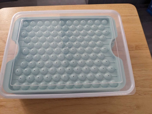 Ice cube tray with lid and bin