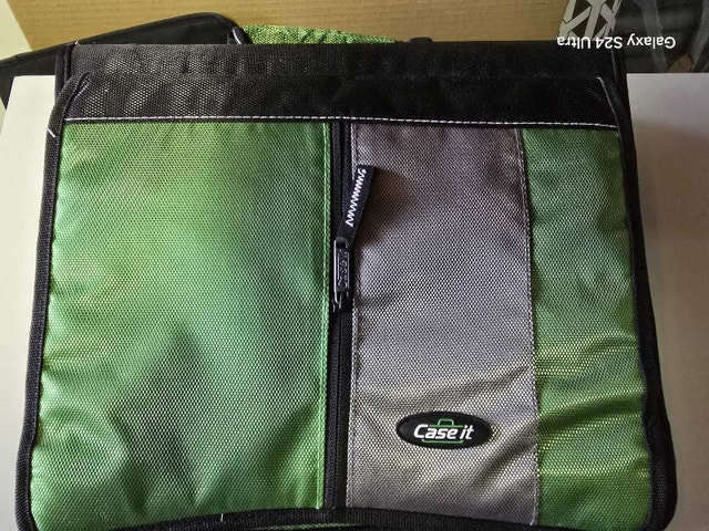 Case-It Zipper Binder