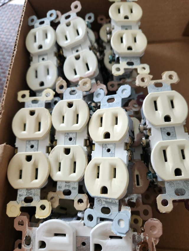 89 pcs Electrical plugs, sockets and face plates