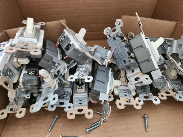 89 pcs Electrical plugs, sockets and face plates - photo 2