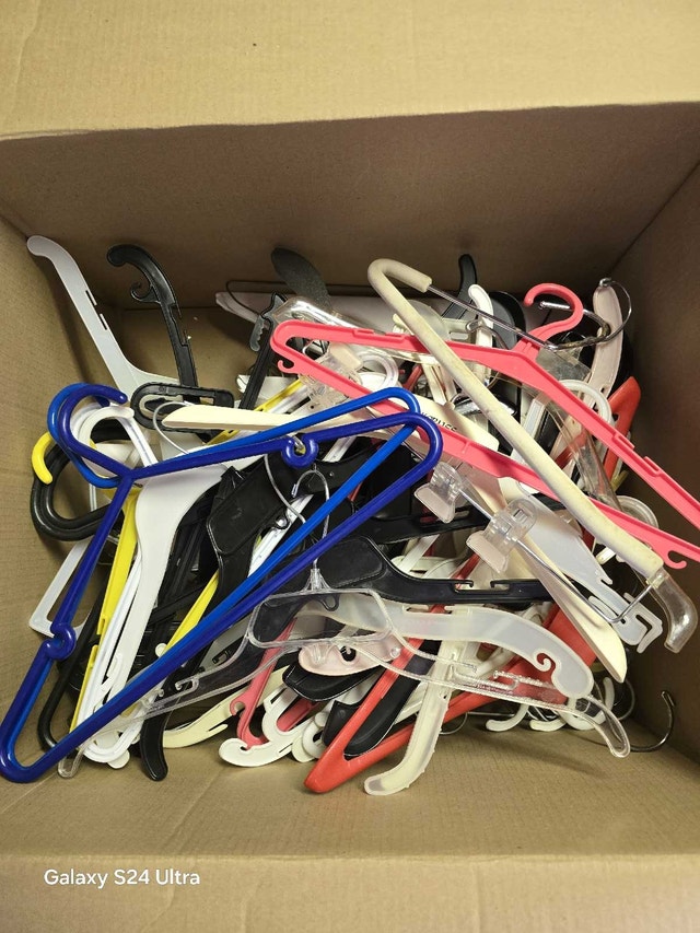 100 mixed hangers