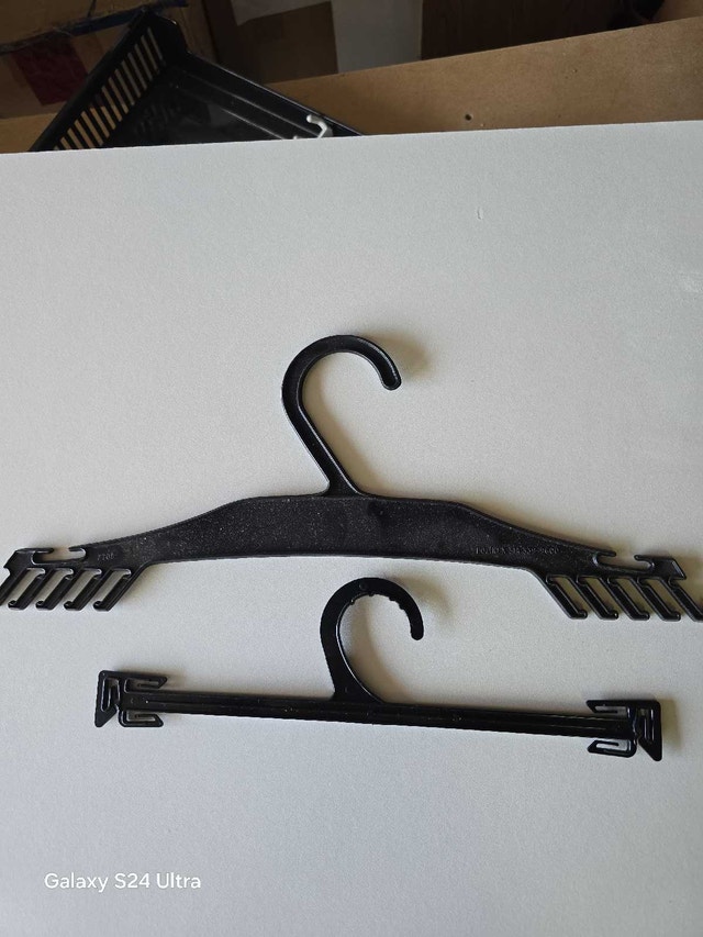 170 small plastic hangers