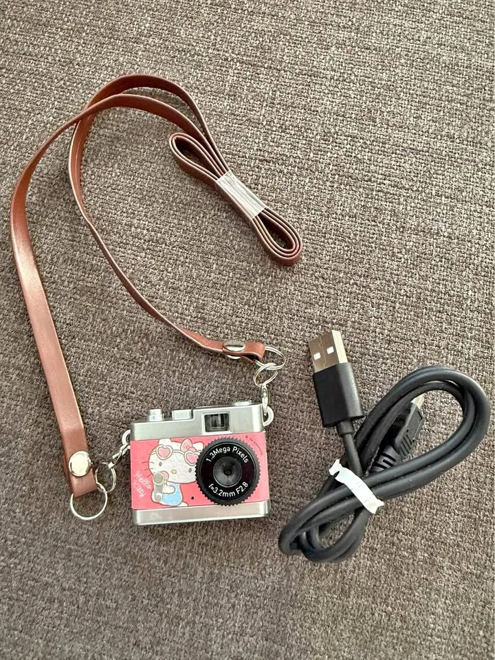 Sanrio Hello Kitty toy camera thumbnail