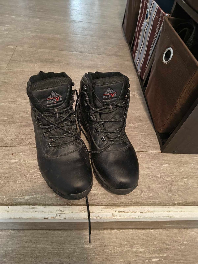 Nortiv8 Boots sized 13