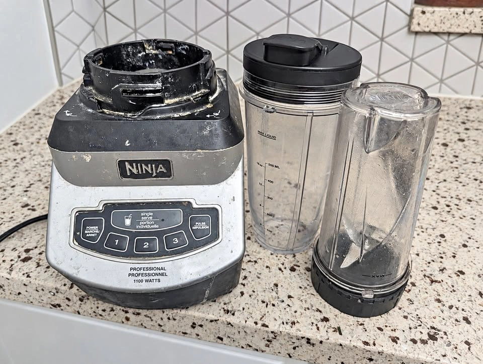 Moving Sale – Ninja Professional 1100W Blender Base with 2 Cups