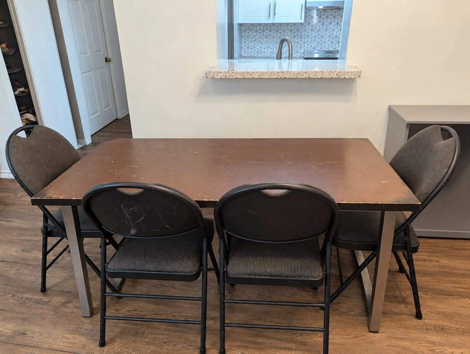 Moving Sale – Dining Table with 4 Padded Chairs - photo 3