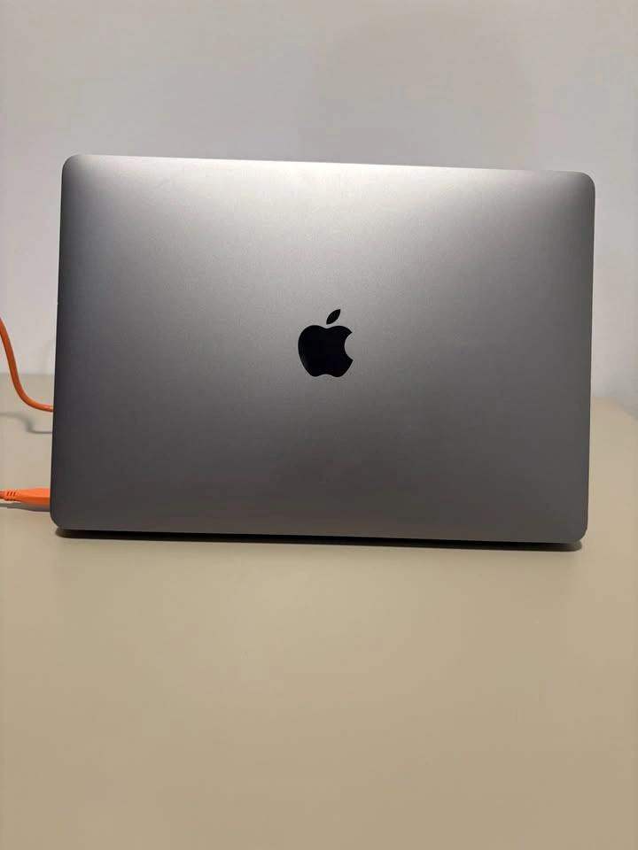 Apple MacBook Pro - 16GB RAM, 1TB Storage (Great Condition) - photo 3