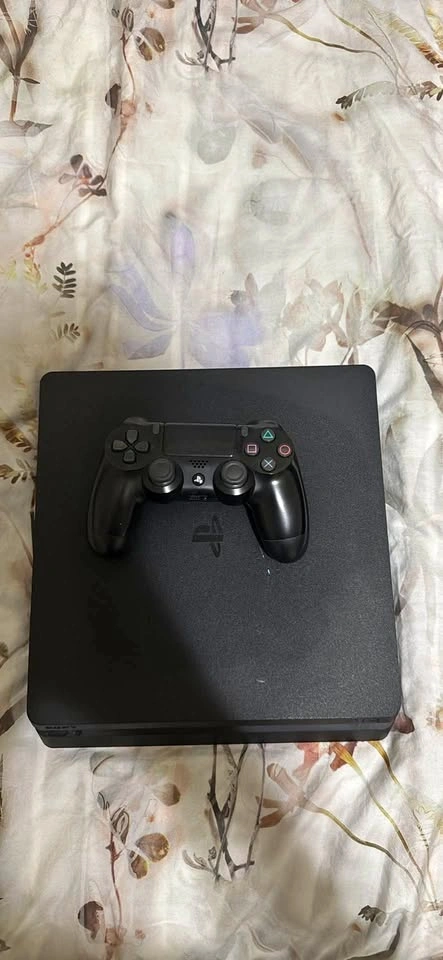 Ps4 Slim 1TB + Black Controller