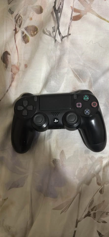 Ps4 Slim 1TB + Black Controller - photo 2