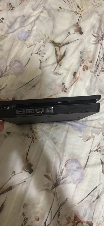 Ps4 Slim 1TB + Black Controller - photo 3