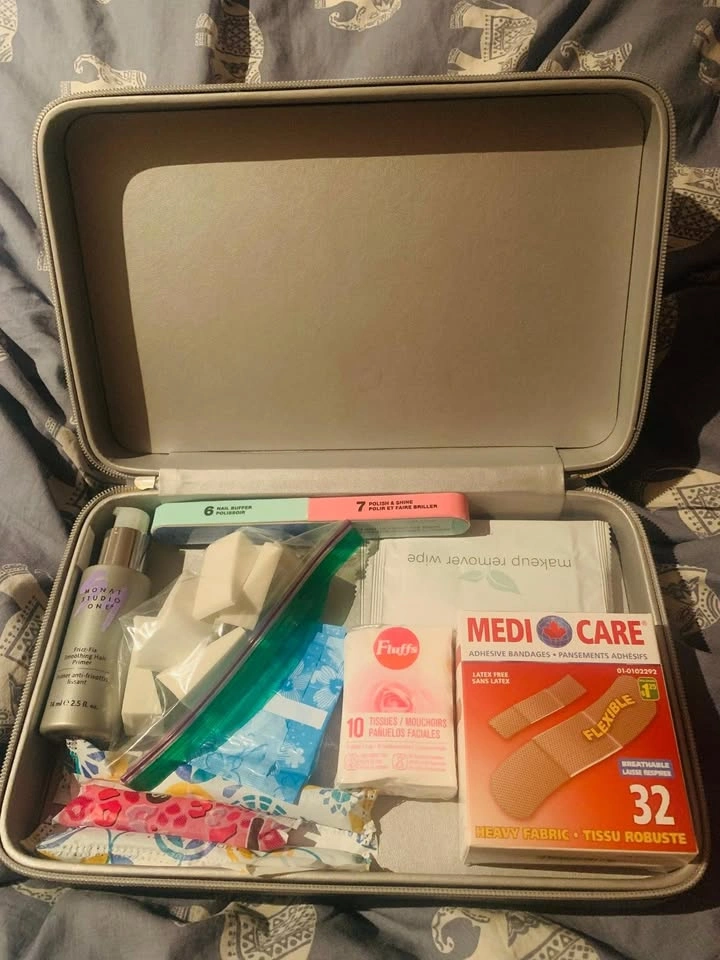 Artistry Makeup/First Aid Case - photo 2