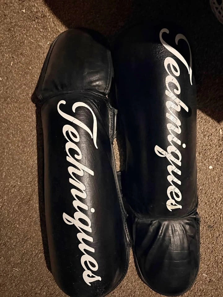 Techniques Black Shin Guards