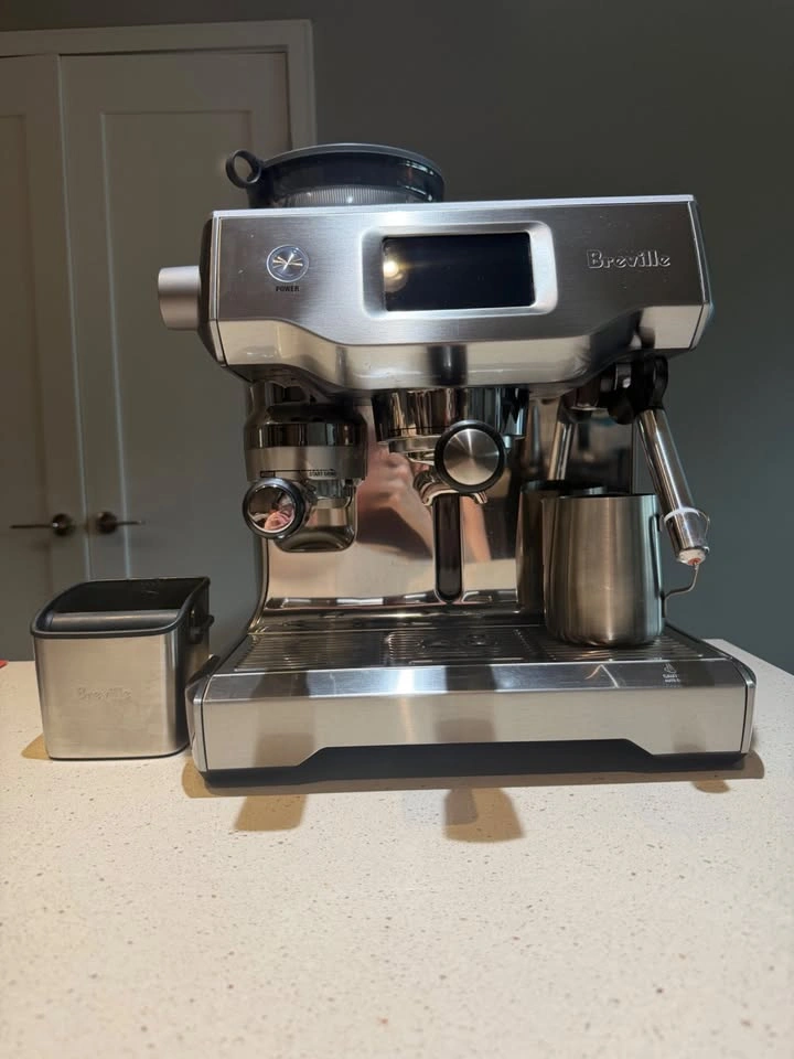 Breville Oracle Touch Espresso Machine – Excellent Condition - photo 2