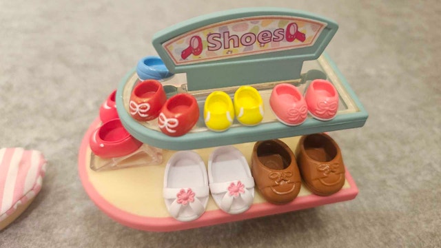 Sylvanian Families Village Shoe Shop - photo 2